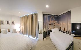 Elegant En-Suite